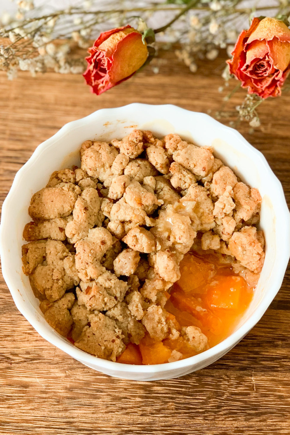 Veganer Aprikosen Crumble (ohne weißen Zucker &amp; Butter)