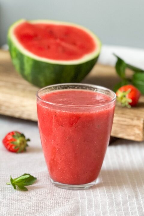 Erfrischender Wassermelonen-Erdbeer-Smoothie